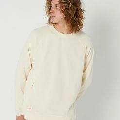 Globe Traveller Mens Crew