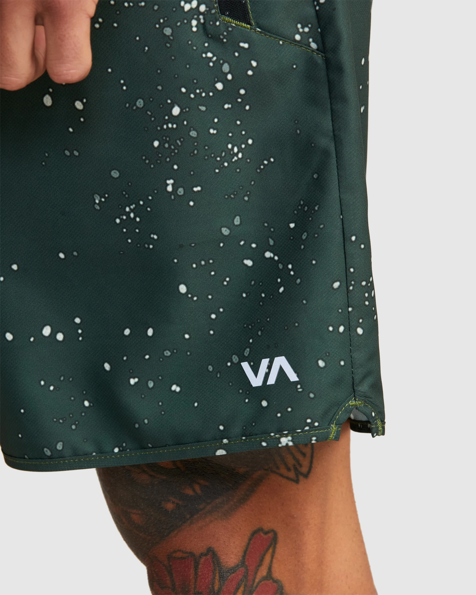 RVCA Yogger Iv Elastic Shorts 17Inch 4 RVCA Yogger Iv Elastic Shorts 17Inch - Image 4