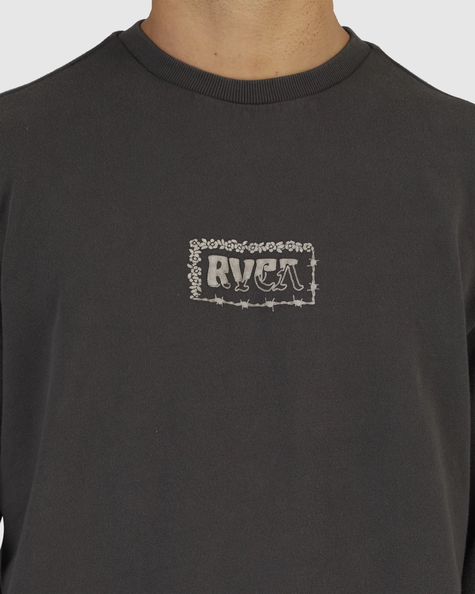 RVCA Pretty Sharp Crew 4 RVCA Pretty Sharp Crew - Image 4